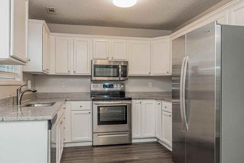 401 Three Meadows Rd - Photo 4 of 16