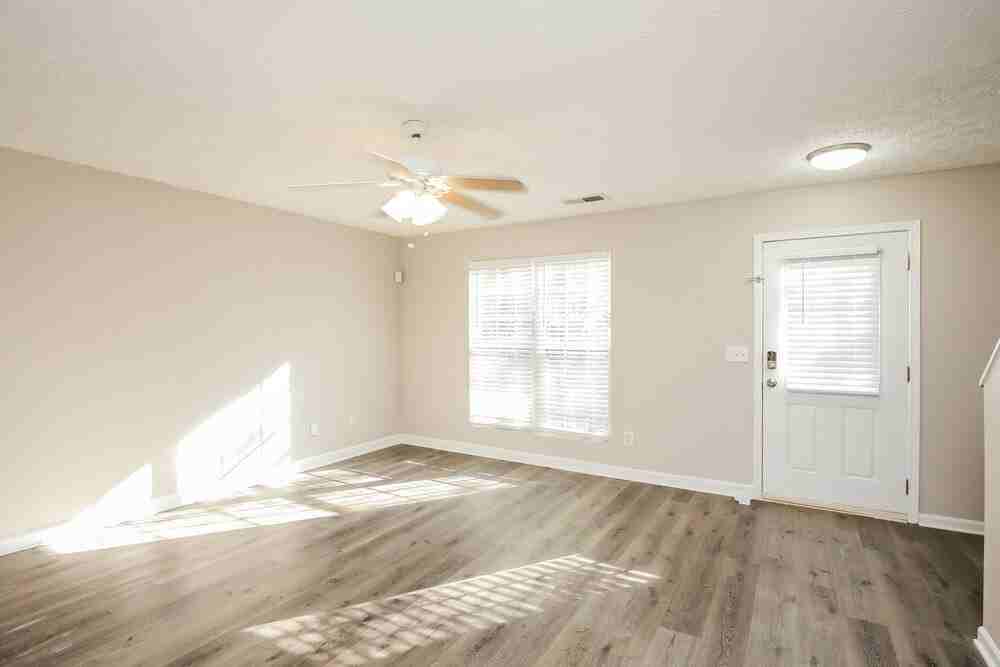 4059 Browne Ct - Photo 4 of 17