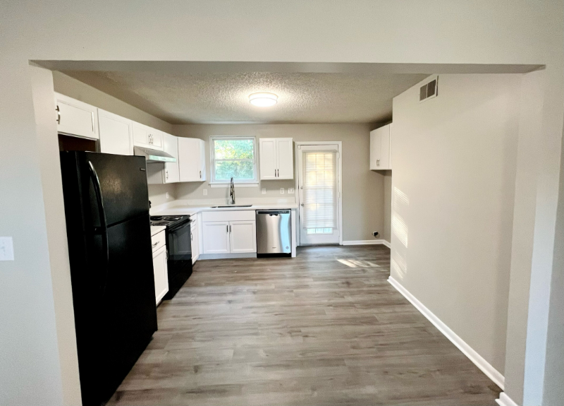 102 Old Trail Ct - Photo 2 of 10