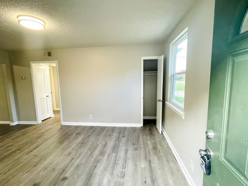 102 Old Trail Ct - Photo 3 of 10