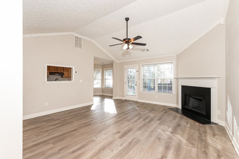 330 Fieldstone Ln - Photo 4 of 17