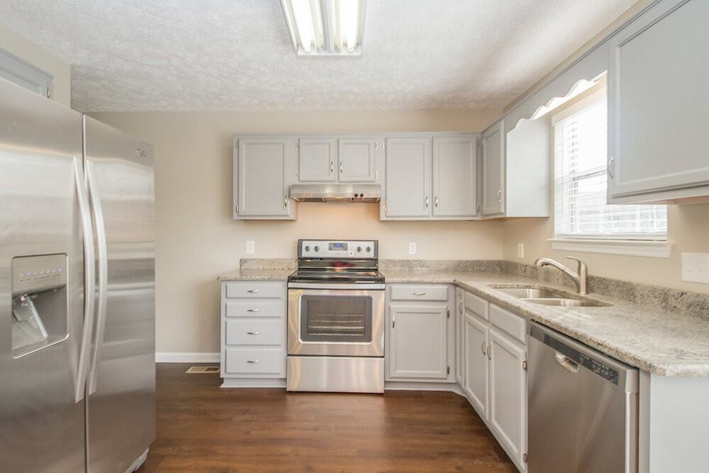 6005 Bradford Hills Dr - Photo 5 of 15