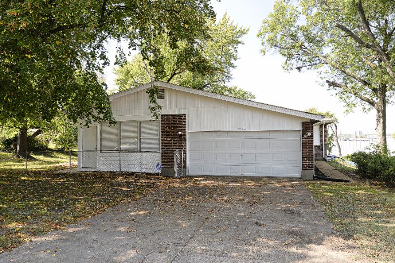 2500 Pershall Rd - Photo 2 of 24