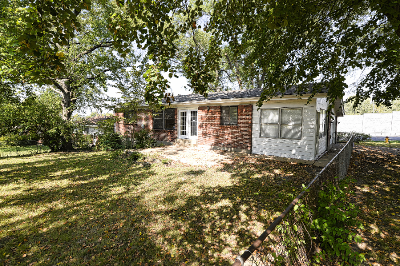 2500 Pershall Rd - Photo 3 of 24