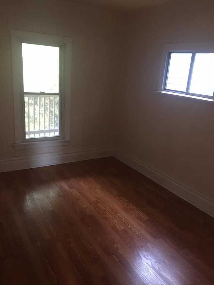 433 Kathleen St #2 - Photo 3 of 16