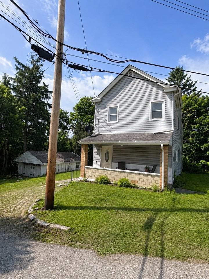135 Dunn St - Photo 2 of 9