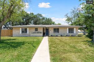featured image of 402 E 5th St