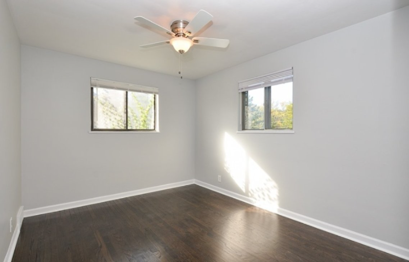 1141 Waukegan Rd - Photo 4 of 9