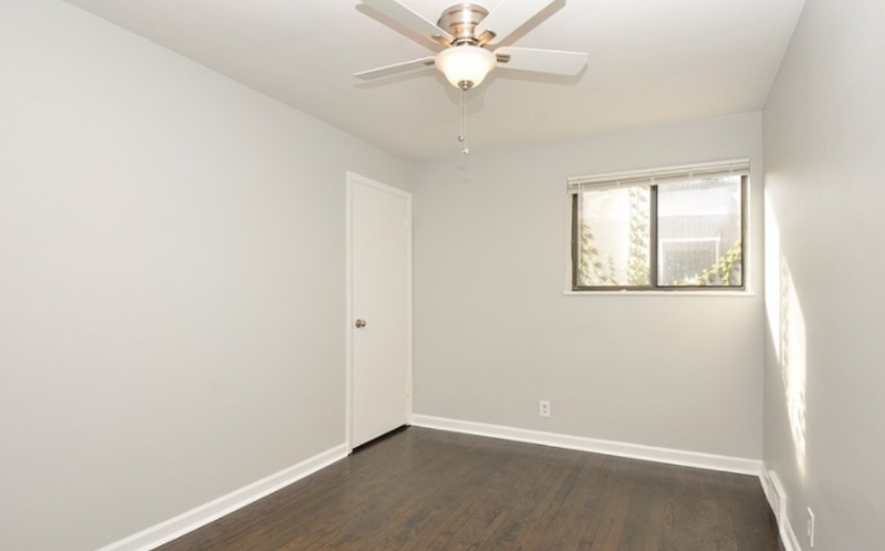 1141 Waukegan Rd - Photo 6 of 9