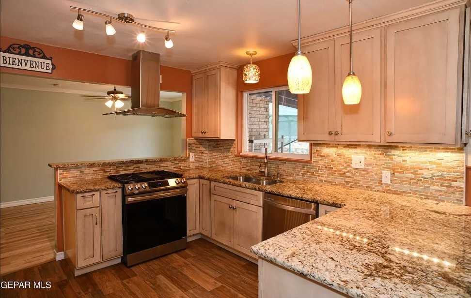 220 Stratus Rd - Photo 6 of 20