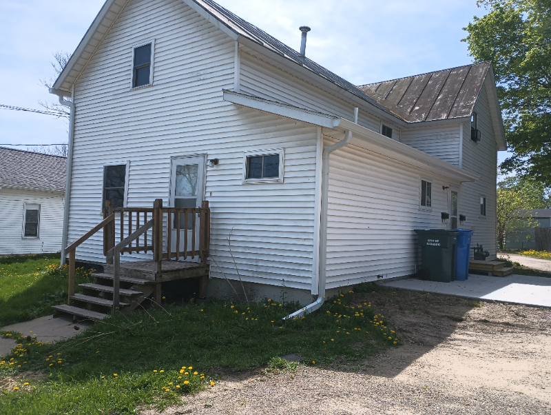 516 S Center St - Photo 2 of 10