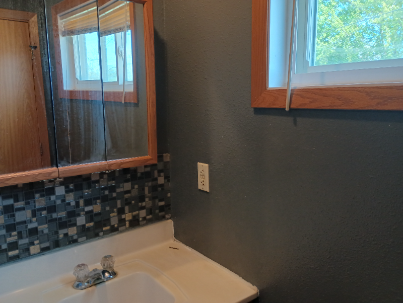 516 S Center St - Photo 7 of 10
