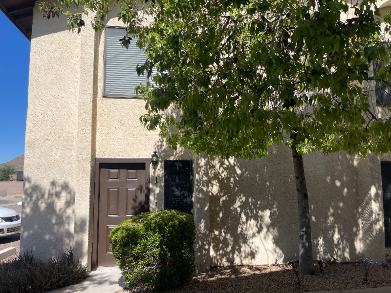 2432 E Tracy Ln - Photo 2 of 19