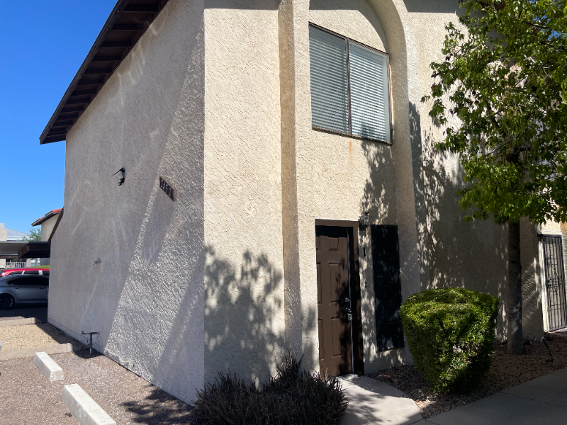 2432 E Tracy Ln - Photo 3 of 19