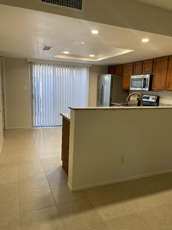 2432 E Tracy Ln - Photo 4 of 19