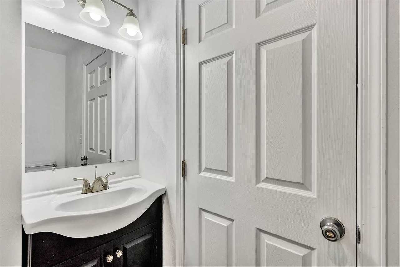 1423 Varnell Ave Ne - Photo 2 of 17