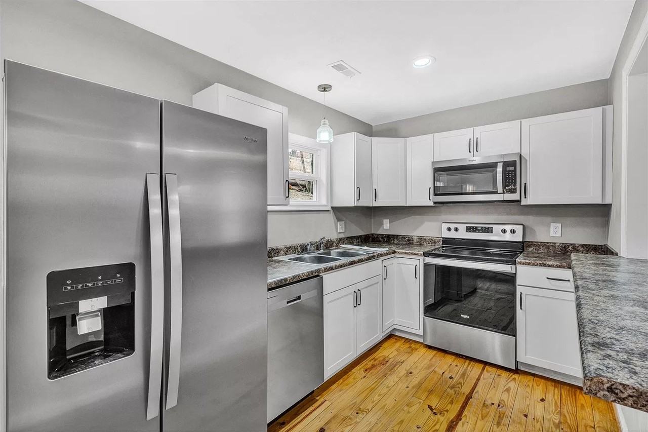 1423 Varnell Ave Ne - Photo 3 of 17
