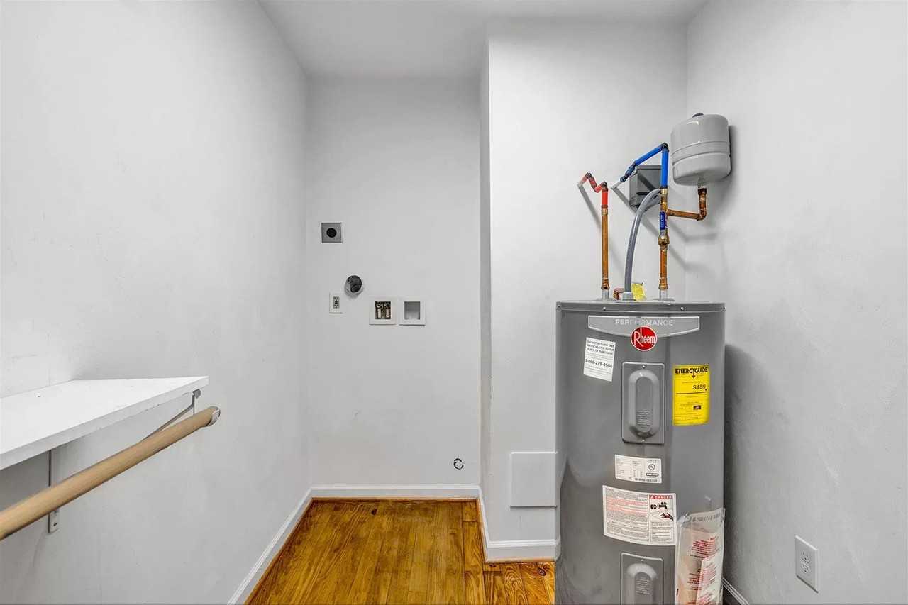 1423 Varnell Ave Ne - Photo 4 of 17