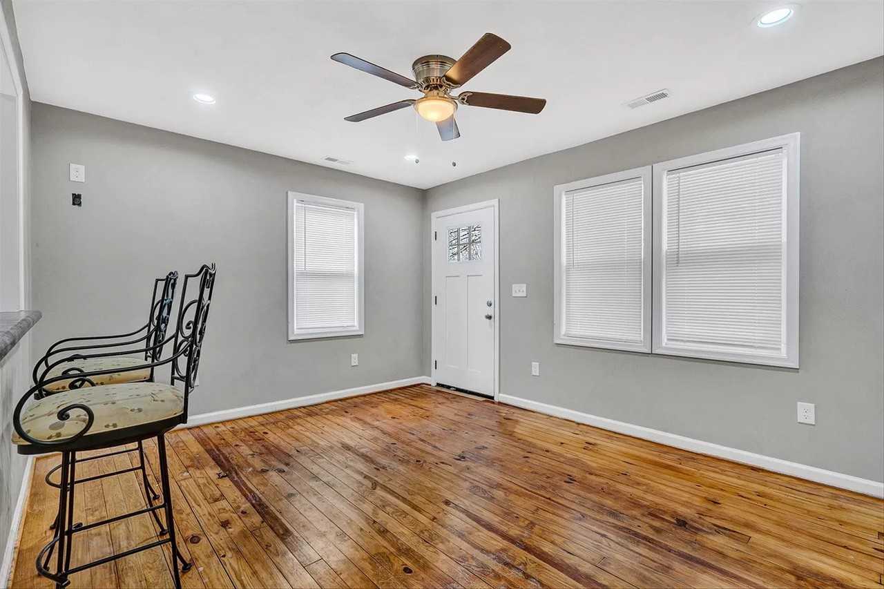 1423 Varnell Ave Ne - Photo 5 of 17