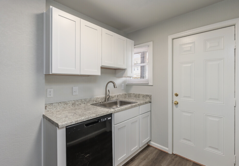 869 36th St #73514 - Photo 2 of 12