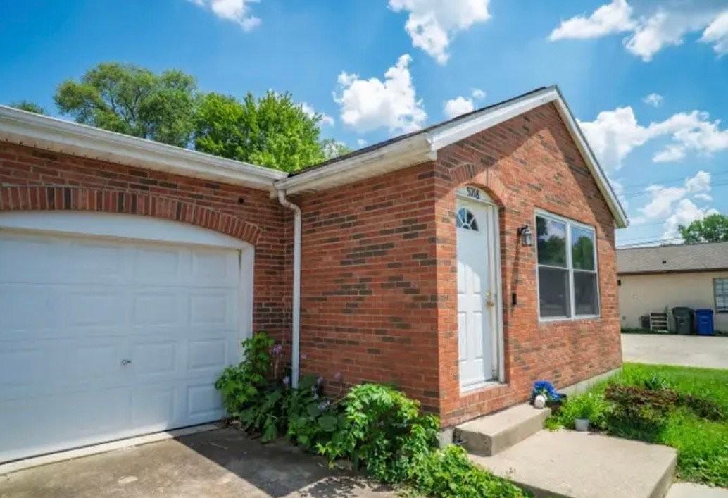 5770 Stormcroft Ave #5768 - Photo 2 of 12