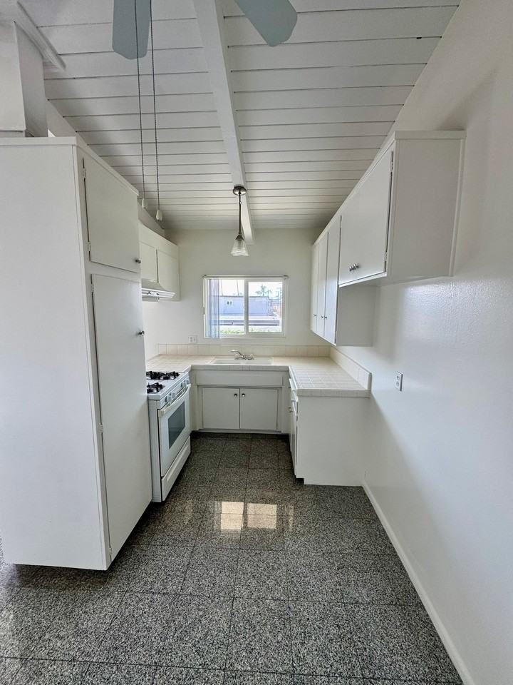 3535 Maricopa St #17 - Photo 4 of 13