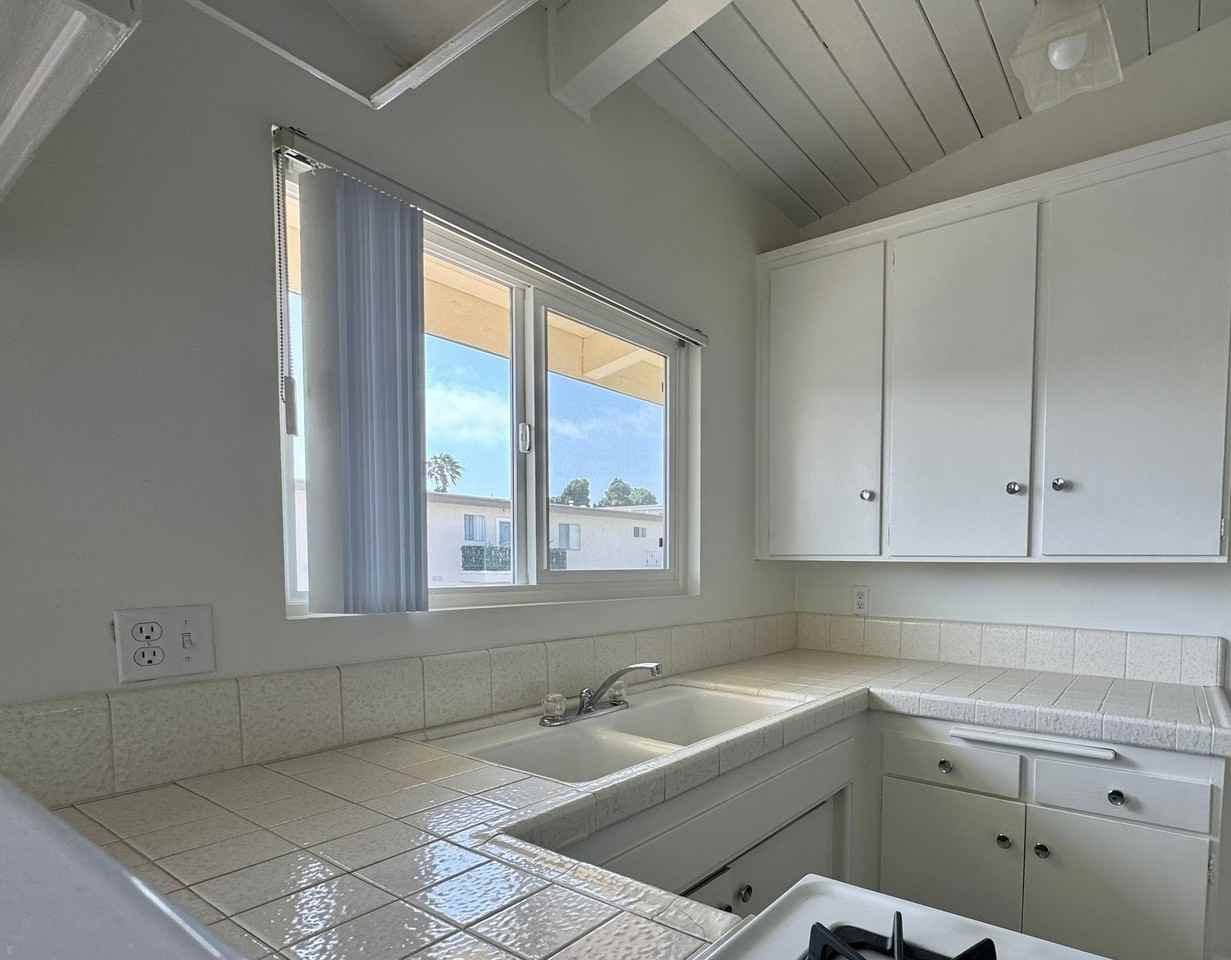 3535 Maricopa St #17 - Photo 5 of 13