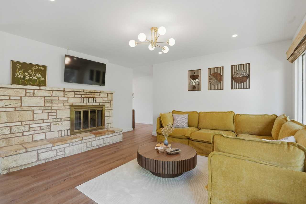117 Henderson St - Photo 4 of 20