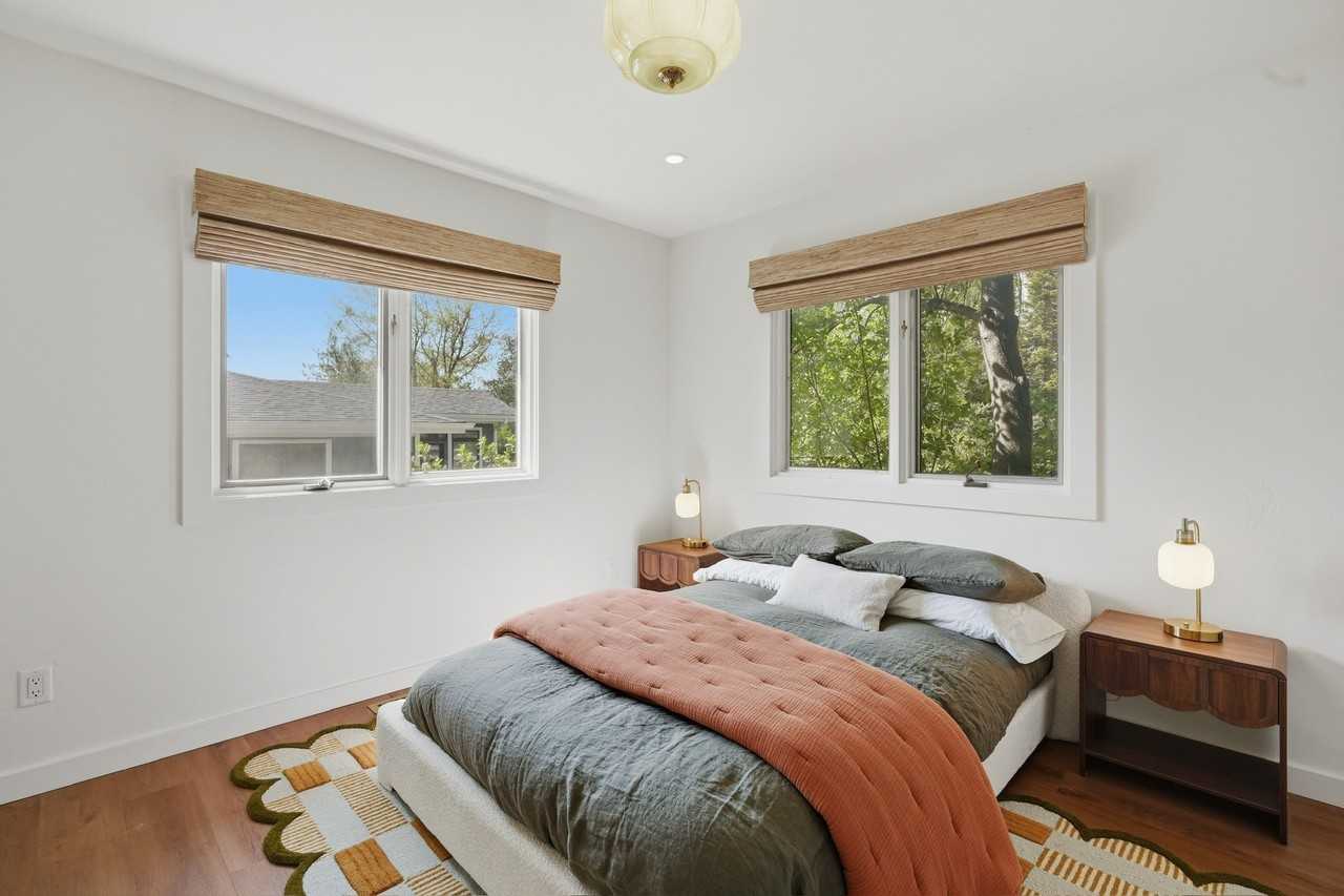 117 Henderson St - Photo 7 of 20