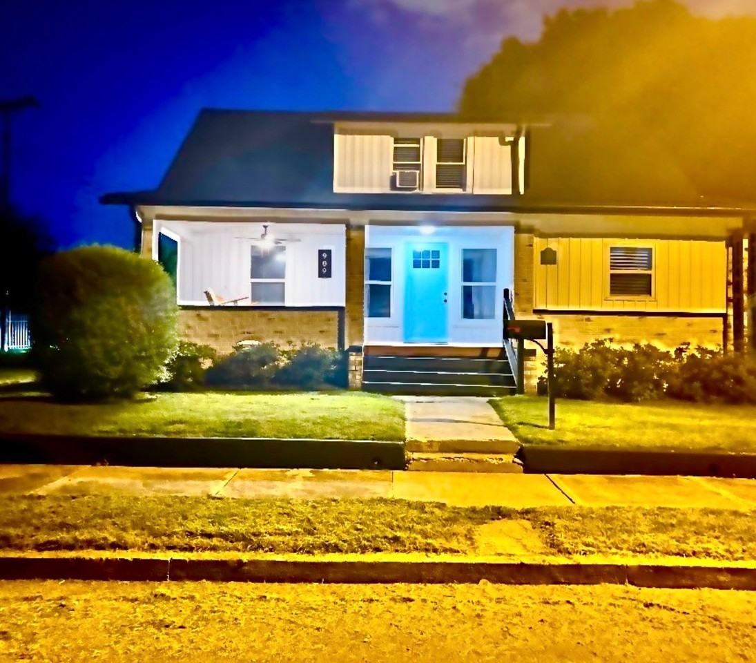 909 Poplar St - Photo 3 of 20