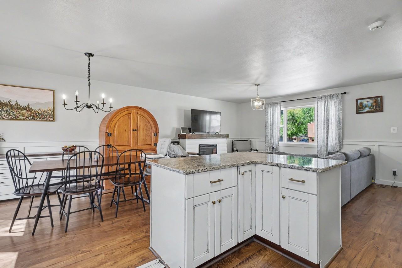 119 Arrawanna St - Photo 6 of 13