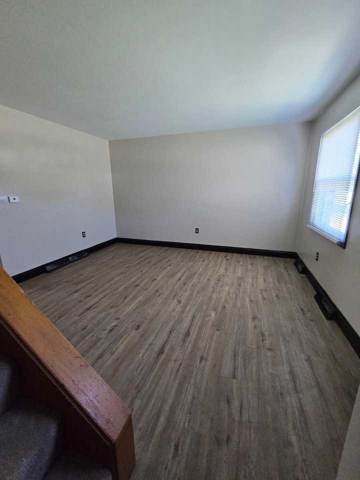 1403E E 38th St - Photo 5 of 20