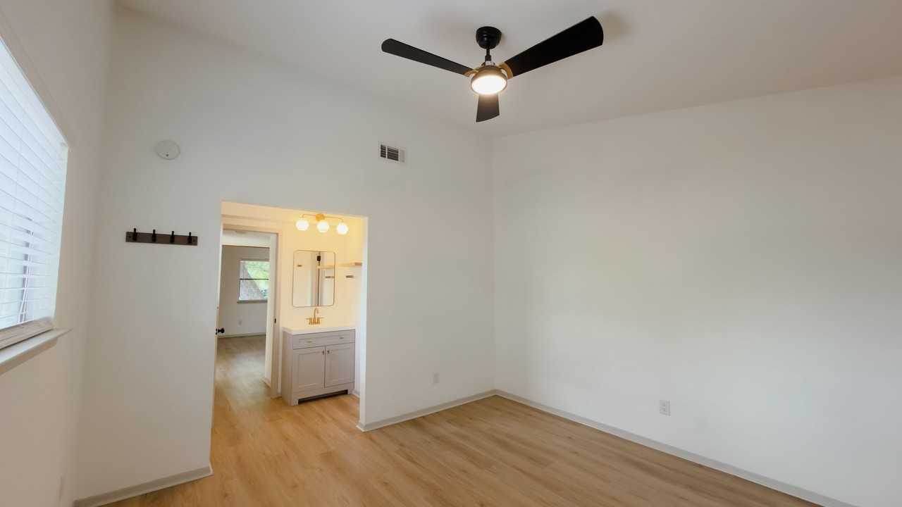 7004 Oak Meadow Cir #B - Photo 6 of 23