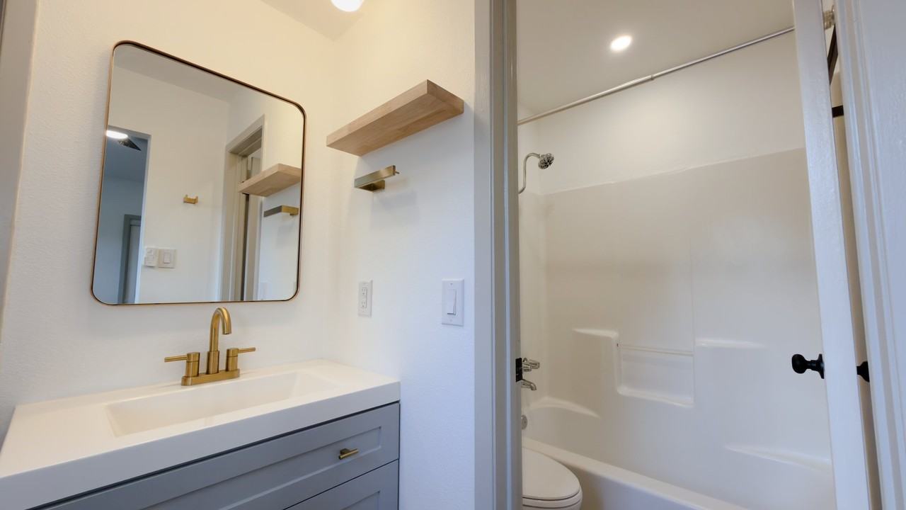 7004 Oak Meadow Cir #B - Photo 7 of 23