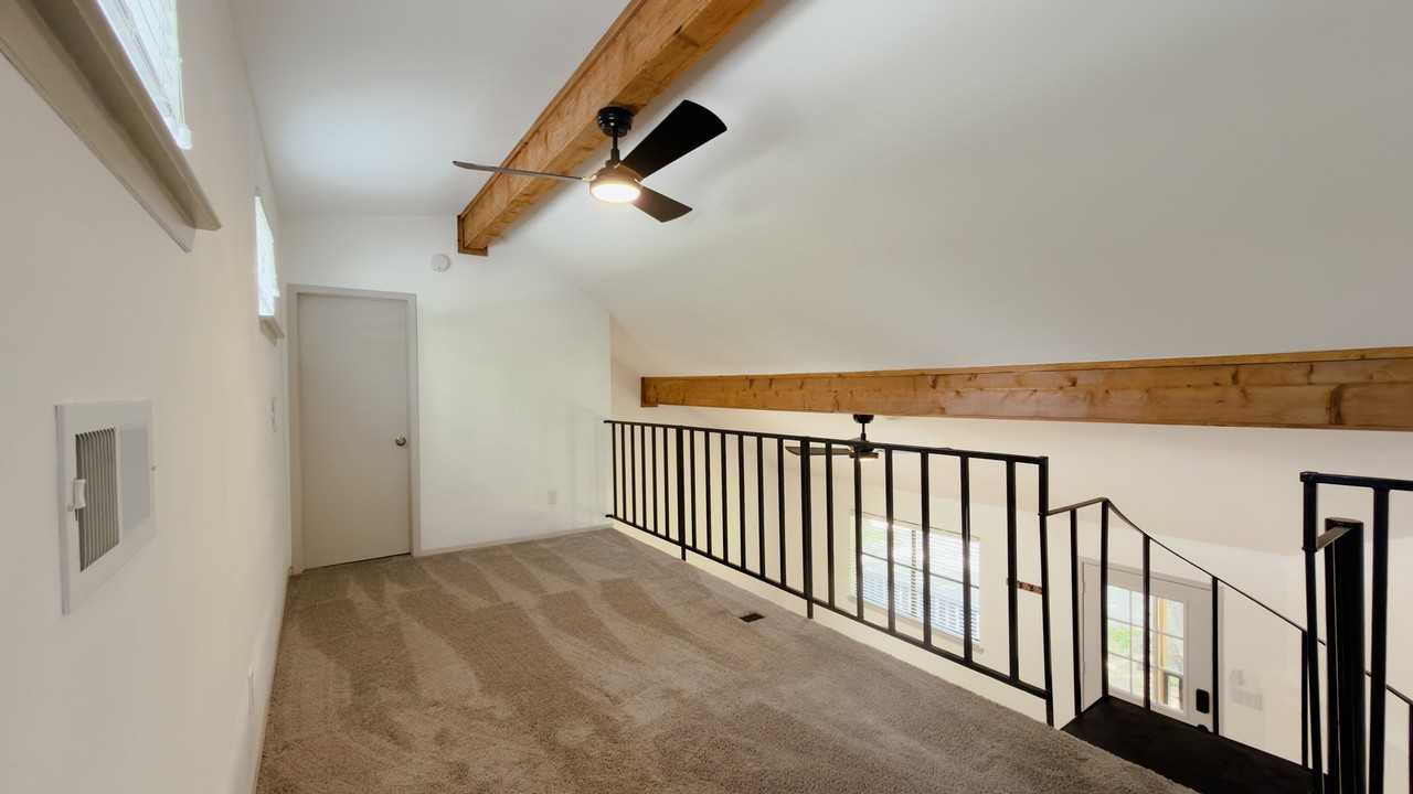 7004 Oak Meadow Cir #B - Photo 5 of 23