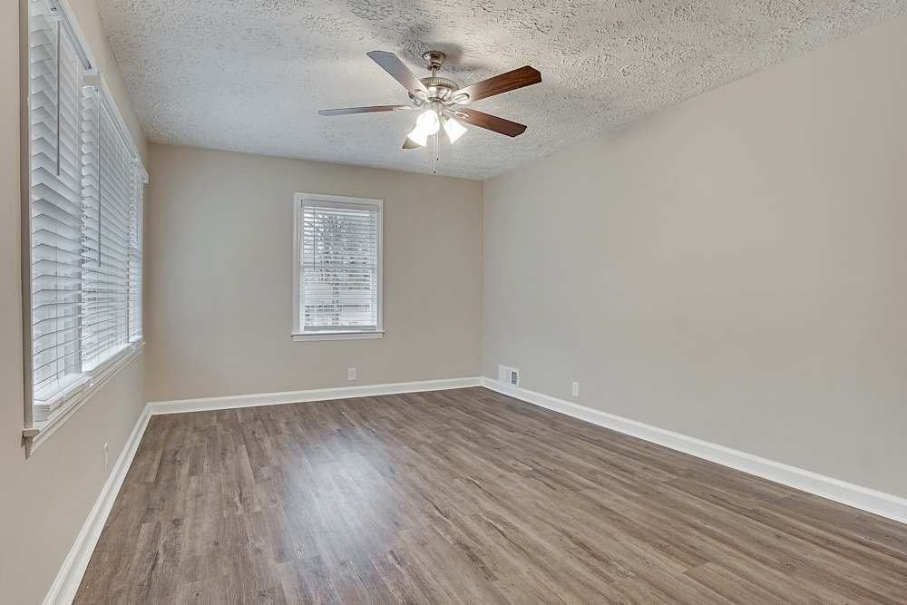 1932 Rosewood Rd - Photo 3 of 10