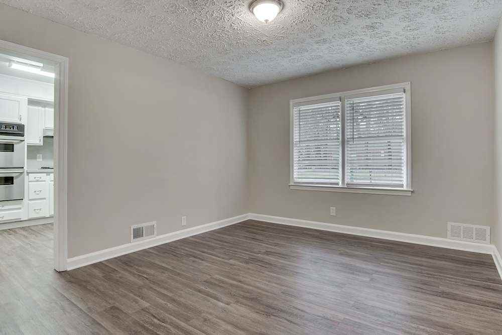 1932 Rosewood Rd - Photo 5 of 10