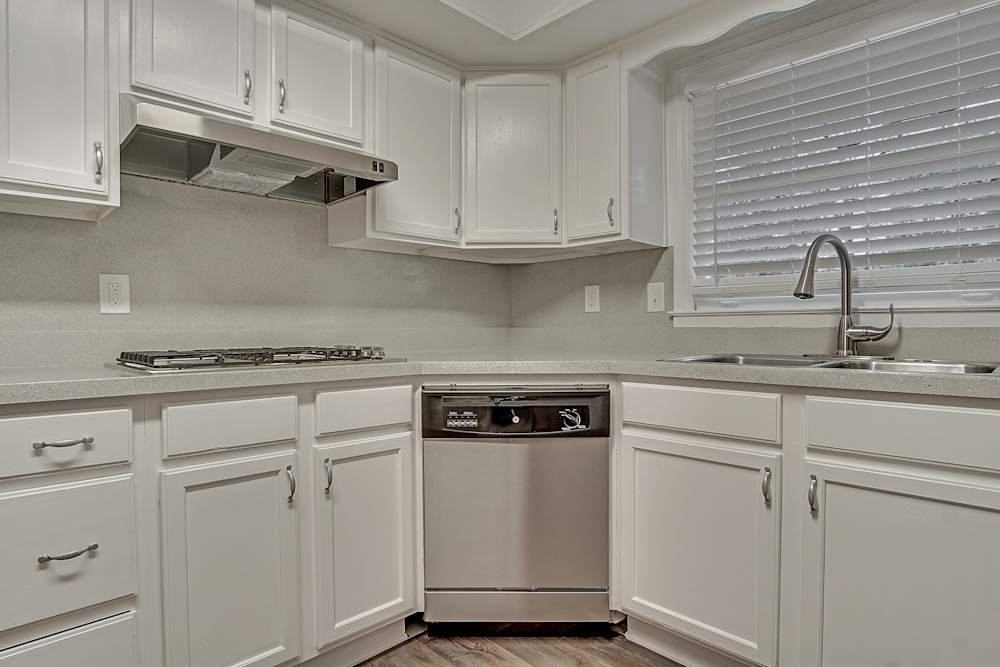 1932 Rosewood Rd - Photo 6 of 10