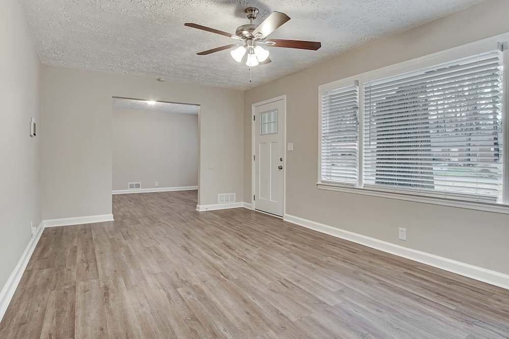 1932 Rosewood Rd - Photo 7 of 10