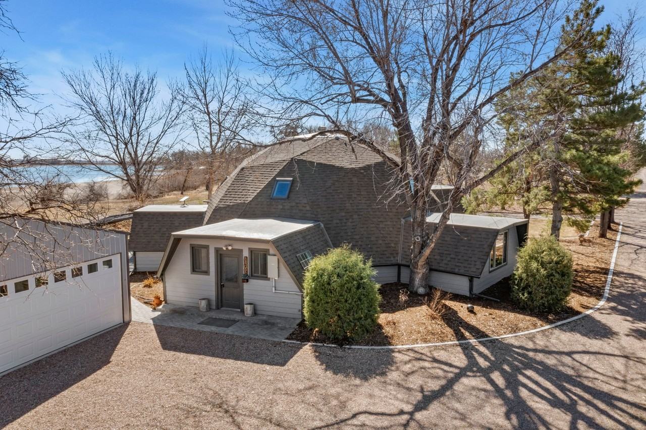 8402 Dome Ct - Photo 2 of 32