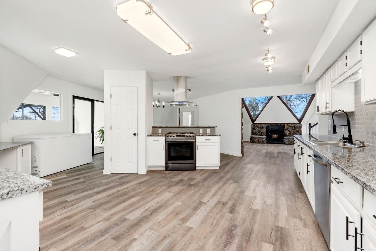 8402 Dome Ct - Photo 3 of 32