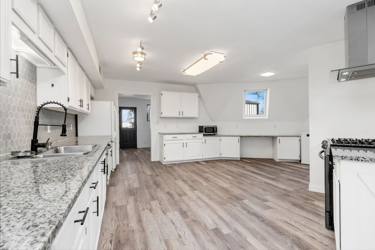 8402 Dome Ct - Photo 4 of 32