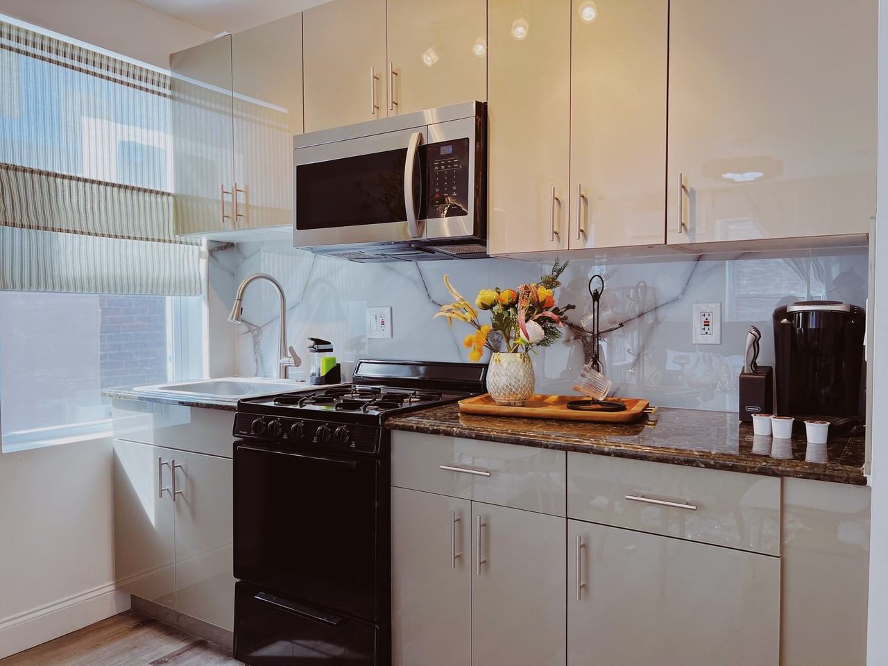 2402 Spruce St #3R - Photo 2 of 11