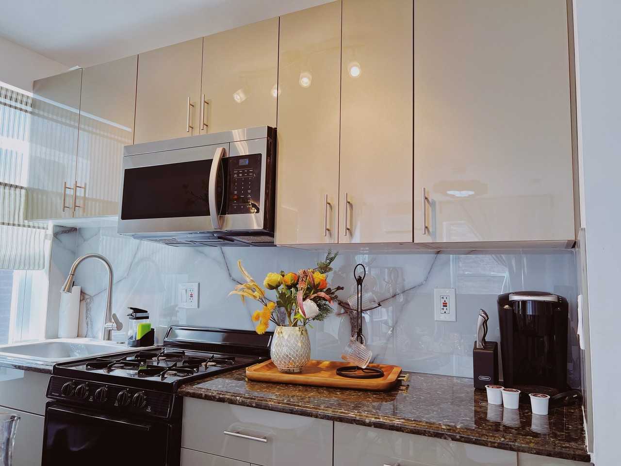 2402 Spruce St #3R - Photo 3 of 11