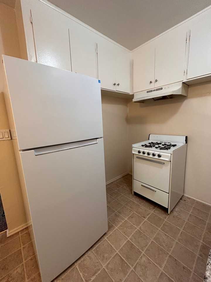 595 Buckeye St #4 - Photo 2 of 9