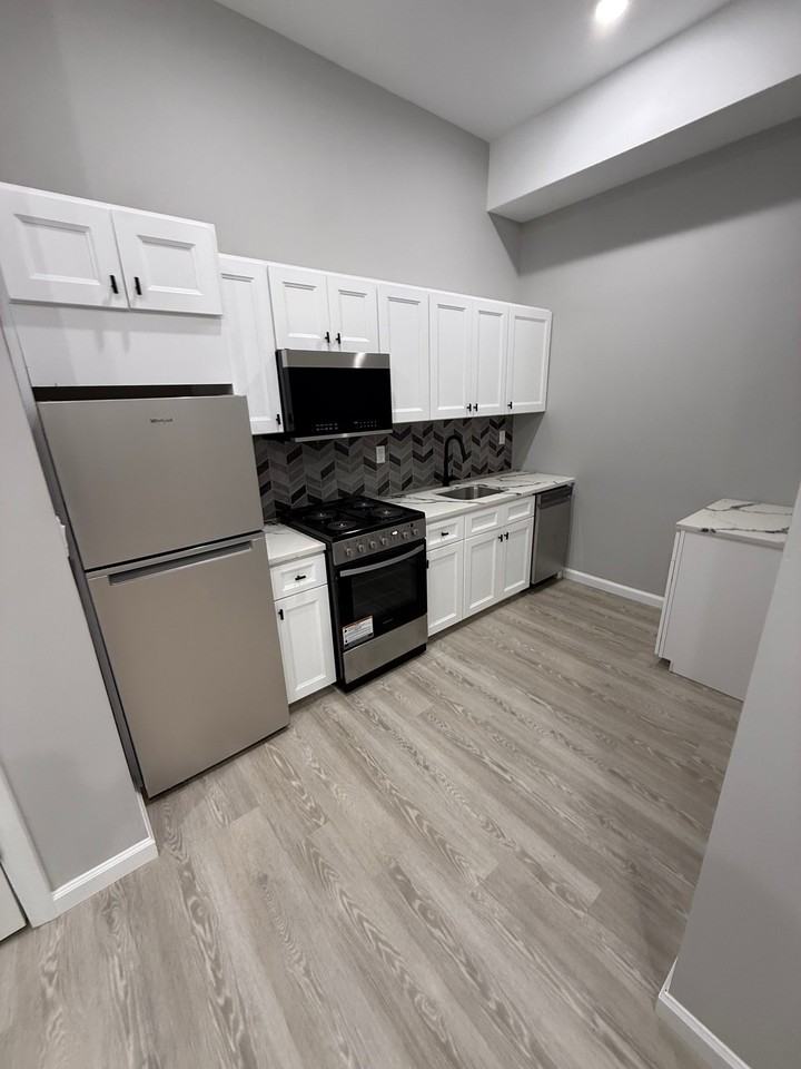 201 Governor St #102