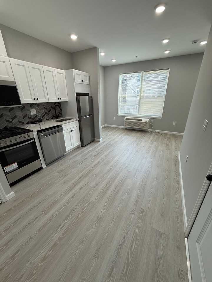 201 Governor St #201