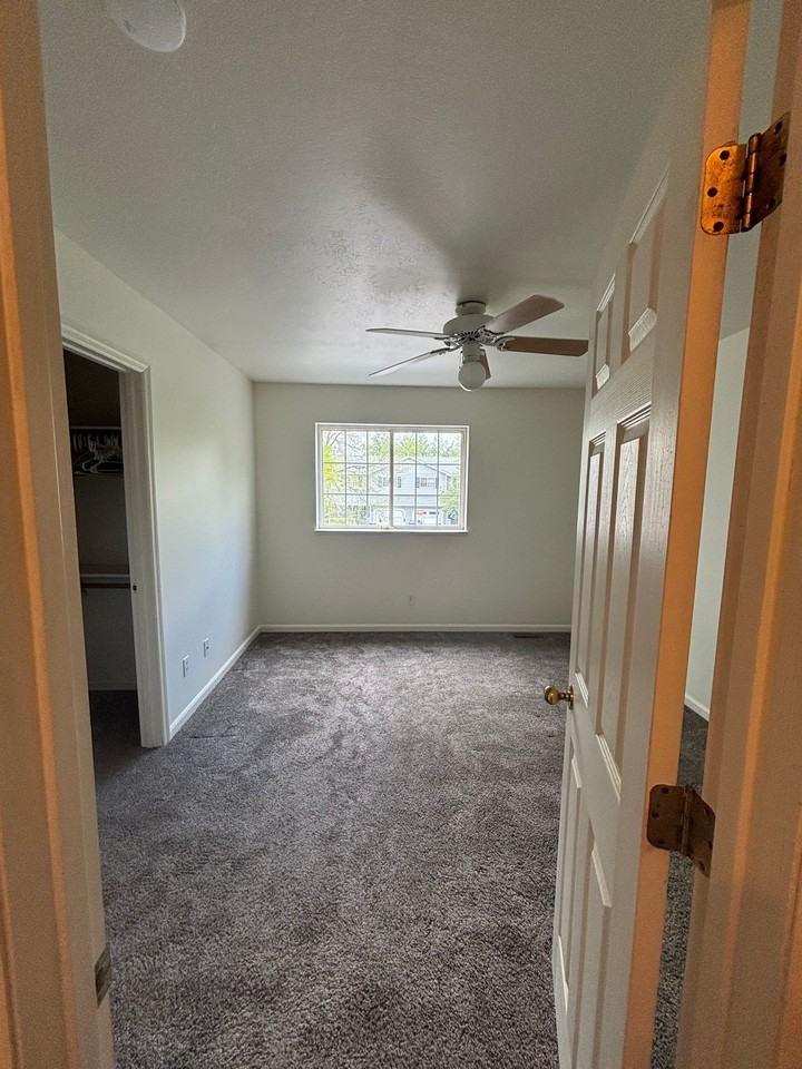 110 Michael Grove Ave - Photo 4 of 19