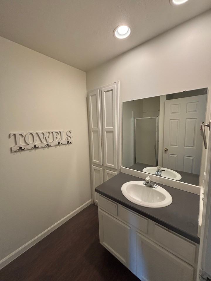110 Michael Grove Ave - Photo 7 of 19