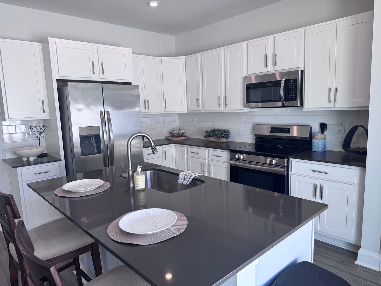 8607 Lilium Ln - Photo 4 of 6